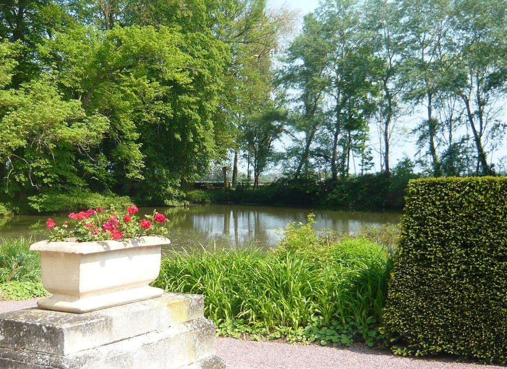 Chateau De Beneauville Bed and Breakfast Petiville  Zewnętrze zdjęcie